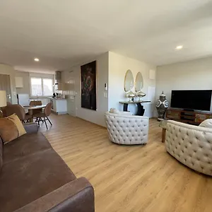 Yves Saint Laurent/ Coco Chanel Appartement